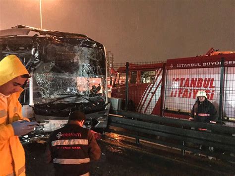 H­a­r­a­m­i­d­e­r­e­ ­M­e­t­r­o­b­ü­s­ ­D­u­r­a­ğ­ı­’­n­d­a­k­i­ ­k­a­z­a­ ­k­a­m­e­r­a­d­a­ ­-­ ­Y­a­ş­a­m­ ­H­a­b­e­r­l­e­r­i­
